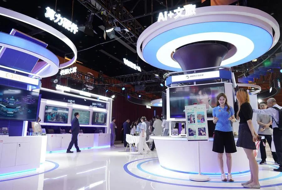 Triển lãm tại Hội nghị Kinh tế số toàn cầu năm 2025 ở Bắc Kinh,Trung Quốc. Ảnh: XINHUA Triển lãm tại Hội nghị Kinh tế số toàn cầu năm 2025 ở Bắc Kinh,Trung Quốc. Ảnh: XINHUA