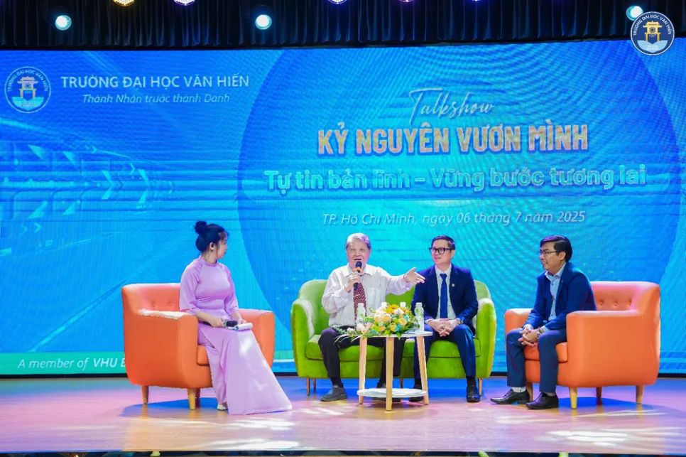 Talkshow “Kỷ nguyên vươn mình, Tự tin bản lĩnh – Vững bước tương lai” mang đến nhiều kiến thức và hành trang quý giá cho sinh viên