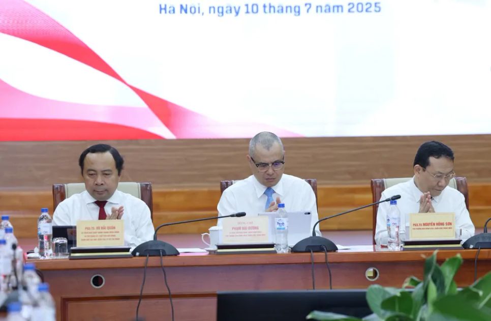 Lãnh đạo Ban Chính sách, chiến lược Trung ương và Đại học Quốc gia TPHCM chủ trì hội thảo. Ảnh: QUANG PHÚC Lãnh đạo Ban Chính sách, chiến lược Trung ương và Đại học Quốc gia TPHCM chủ trì hội thảo. Ảnh: QUANG PHÚC