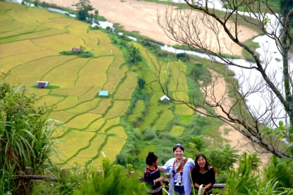 Ruộng bậc thang Kon Tu Rằng cuốn hút bạn trẻ, du khách vào mùa lúa chín