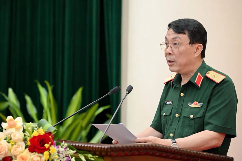 Thiếu tướng Nguyễn Xuân Thủy, Phó Cục trưởng Cục Tuyên huấn (Tổng cục Chính trị Quân đội nhân dân) trình bày báo cáo tóm tắt Đề án 1219 và Kế hoạch số 2898/KH-BQP tại hội nghị. Ảnh: Đ.T Thiếu tướng Nguyễn Xuân Thủy, Phó Cục trưởng Cục Tuyên huấn (Tổng cục Chính trị Quân đội nhân dân) trình bày báo cáo tóm tắt Đề án 1219 và Kế hoạch số 2898/KH-BQP tại hội nghị. Ảnh: Đ.T