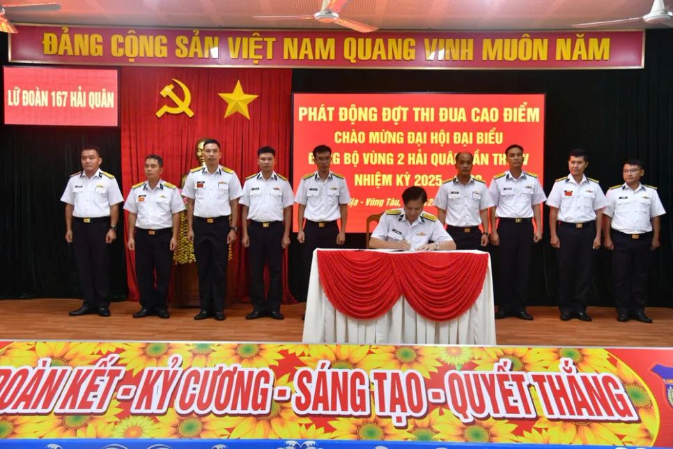 Đa dạng hóa các hoạt động tuyên truyền, thi đua trong Lữ đoàn Đa dạng hóa các hoạt động tuyên truyền, thi đua trong Lữ đoàn