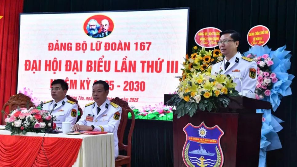 Đại tá Nguyễn Thành Nhân, Bí thư Đảng ủy, Chính ủy Lữ đoàn phát biểu trong Đại hội đại biểu Đảng bộ lần thứ III, nhiệm kỳ 2025-2030 Đại tá Nguyễn Thành Nhân, Bí thư Đảng ủy, Chính ủy Lữ đoàn phát biểu trong Đại hội đại biểu Đảng bộ lần thứ III, nhiệm kỳ 2025-2030