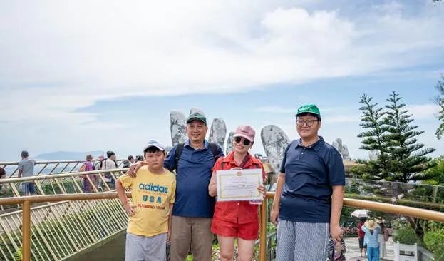 Gần 10 ngàn lượt học sinh giỏi đến Ba Na Hills vui chơi miễn phí