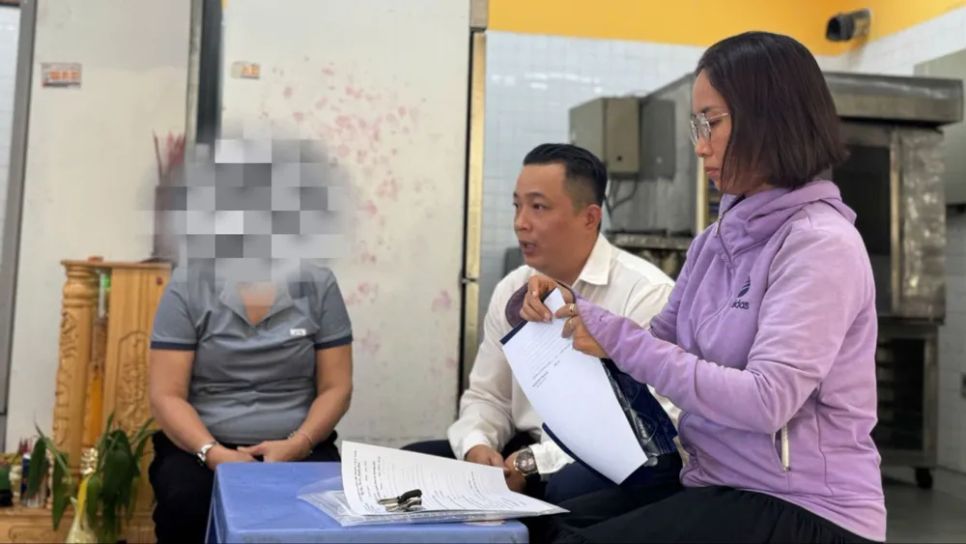 Lực lượng chức năng phường An Hải làm việc tại cửa hàng B.H ngày 16-7 Lực lượng chức năng phường An Hải làm việc tại cửa hàng B.H ngày 16-7
