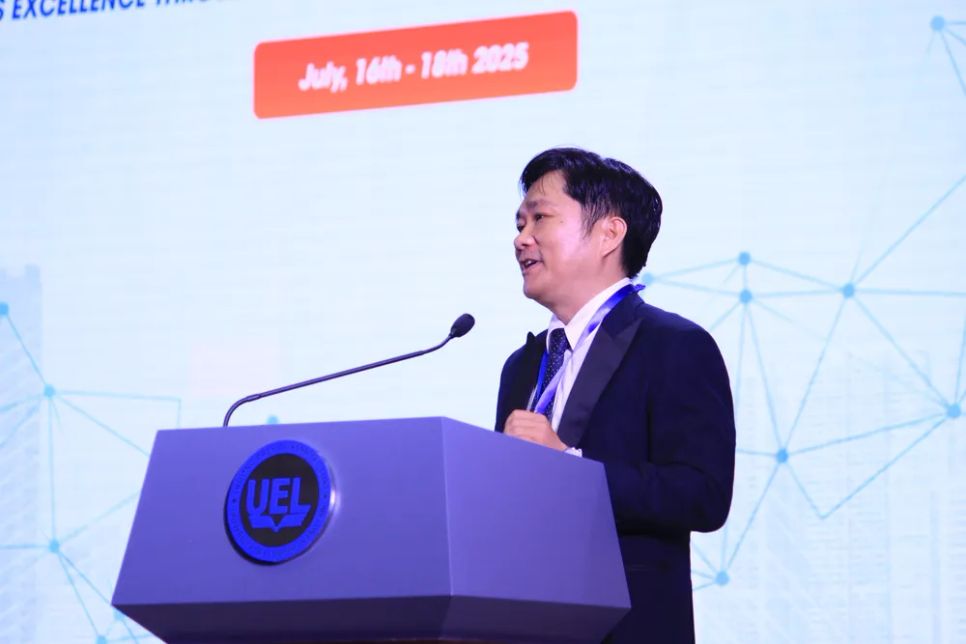 Tiến sĩ Lê Hoành Sử đại diện Đại học Kinh tế - Luật phát biểu tại hội thảo. Ảnh: ANH NGUYỄN Tiến sĩ Lê Hoành Sử đại diện Đại học Kinh tế - Luật phát biểu tại hội thảo. Ảnh: ANH NGUYỄN