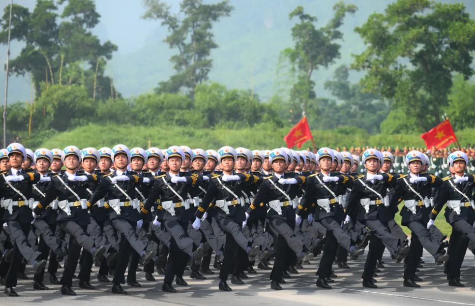 Khối nam sĩ quan Hải quân. Ảnh ĐỖ TRUNG Khối nam sĩ quan Hải quân. Ảnh ĐỖ TRUNG