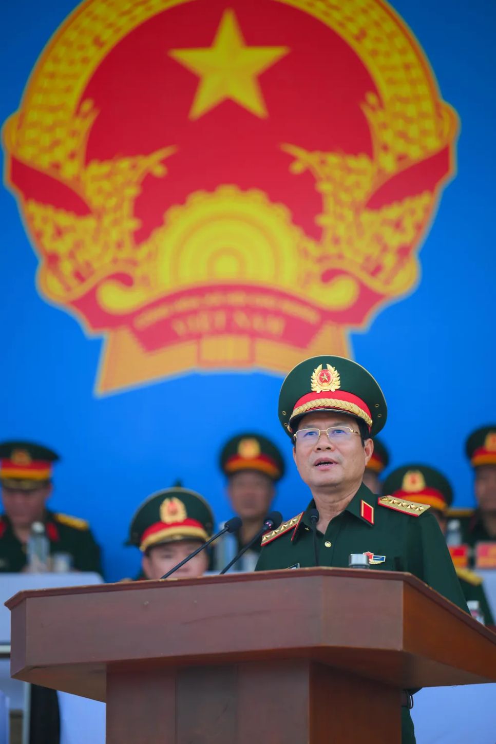 Theo Đại tướng Nguyễn Tân Cương, những giờ phút luyện tập vất vả, hăng say, đầy trách nhiệm của các chiến sĩ trên thao trường trong những ngày qua là minh chứng sinh động nhất, thuyết phục nhất cho sự cống hiến hết mình vì sự kiện trọng đại của dân tộc... Theo Đại tướng Nguyễn Tân Cương, những giờ phút luyện tập vất vả, hăng say, đầy trách nhiệm của các chiến sĩ trên thao trường trong những ngày qua là minh chứng sinh động nhất, thuyết phục nhất cho sự cống hiến hết mình vì sự kiện trọng đại của dân tộc...