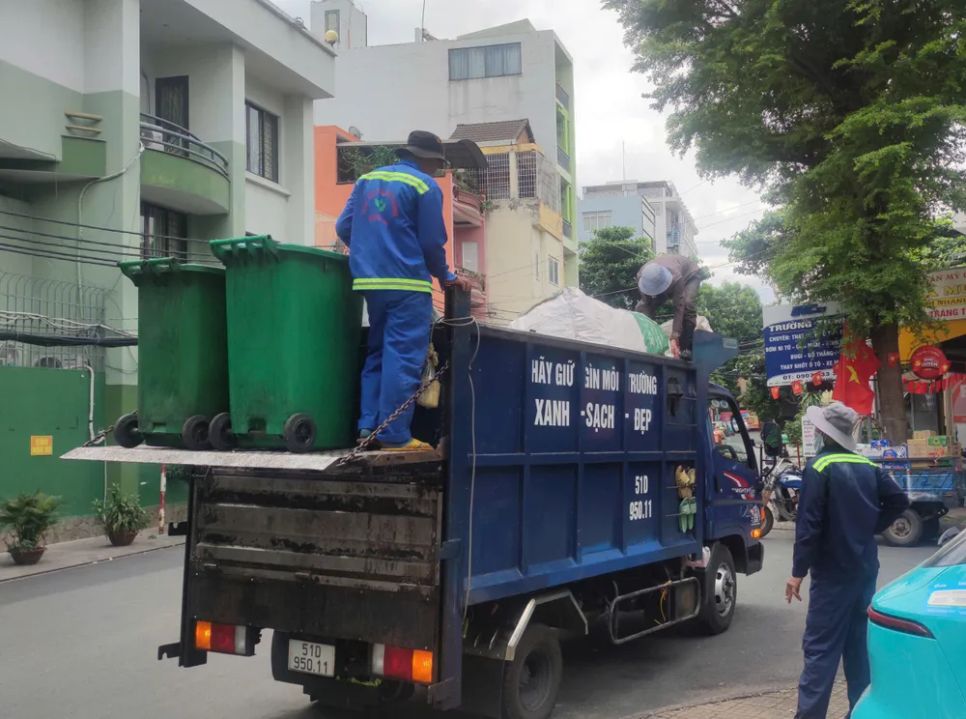 Đơn vị thu gom rác thải sinh hoạt trên địa bàn phường Tân Bình, TPHCM. Ảnh: THANH HIỀN Đơn vị thu gom rác thải sinh hoạt trên địa bàn phường Tân Bình, TPHCM. Ảnh: THANH HIỀN