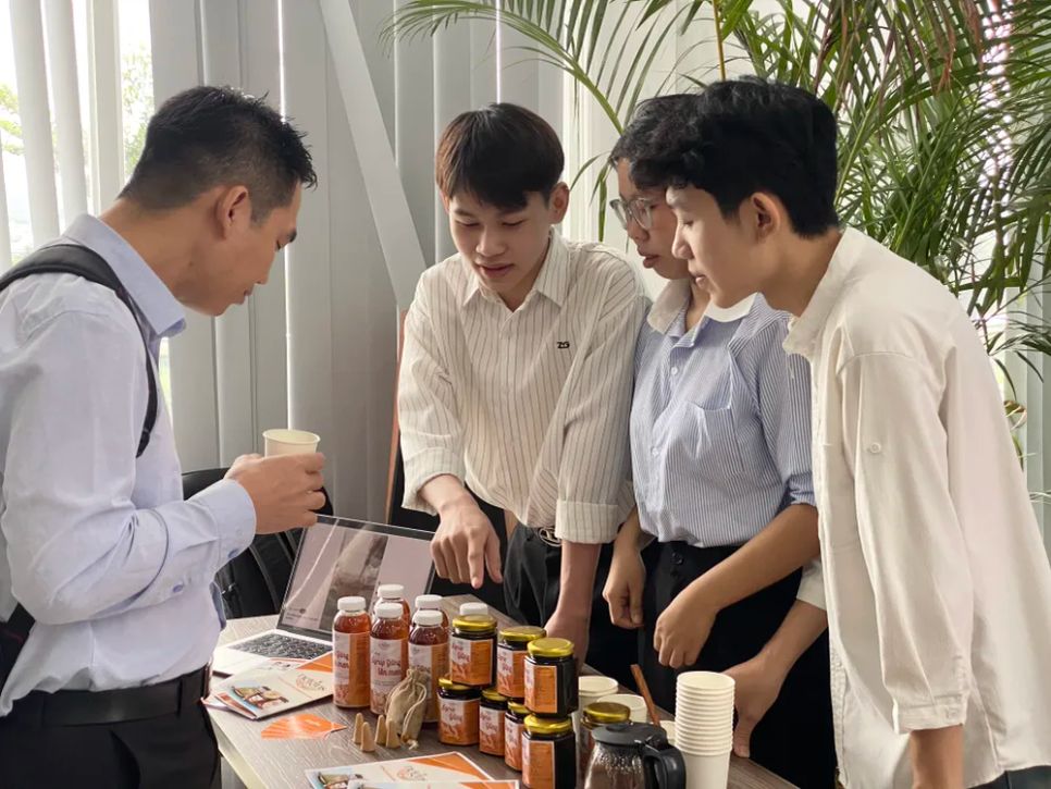 Một số sản phẩm nông nghiệp hữu cơ được trưng bày giới thiệu tại triển lãm. Ảnh: THIÊN PHÁT Một số sản phẩm nông nghiệp hữu cơ được trưng bày giới thiệu tại triển lãm. Ảnh: THIÊN PHÁT