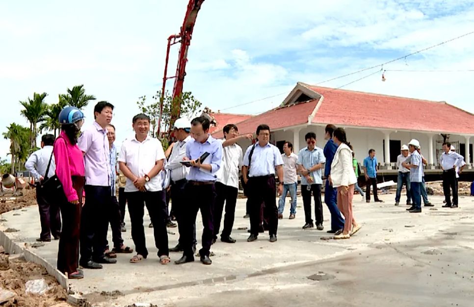 Đoàn công tác tỉnh Đồng Tháp đến kiểm tra tiến độ thi công công trình Khu lưu niệm Chi bộ An Nam Cộng sản Đảng (phường Cao Lãnh). Ảnh: DUY ANH Đoàn công tác tỉnh Đồng Tháp đến kiểm tra tiến độ thi công công trình Khu lưu niệm Chi bộ An Nam Cộng sản Đảng (phường Cao Lãnh). Ảnh: DUY ANH