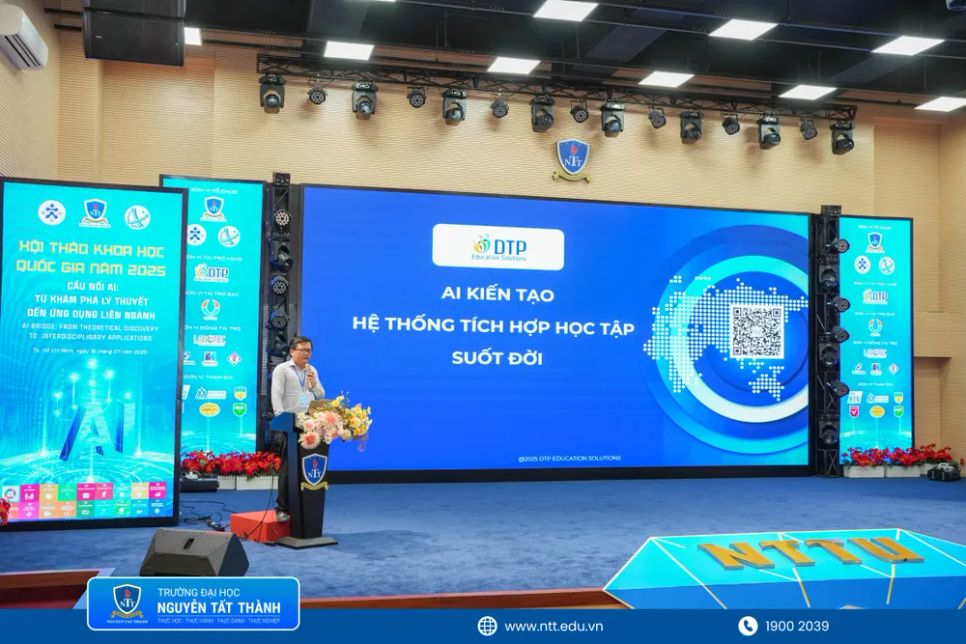 Ông Lê Đức Duyên giới thiệu mô hình AI kiến tạo hệ thống tích hợp học tập suốt đời Ông Lê Đức Duyên giới thiệu mô hình AI kiến tạo hệ thống tích hợp học tập suốt đời