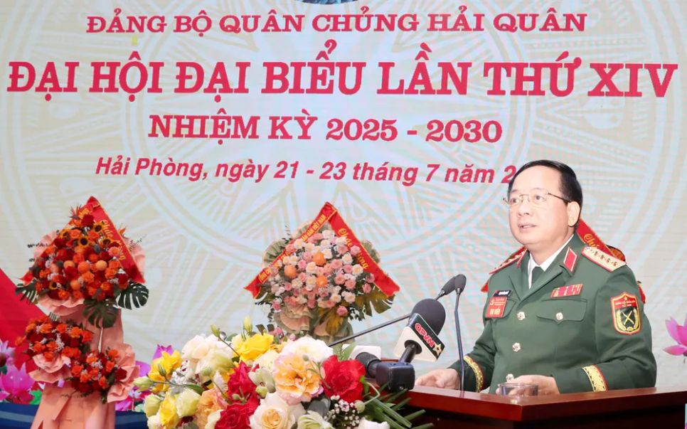 Đại tướng Trịnh Văn Quyết, Bí thư Trung ương Đảng, Ủy viên Thường vụ Quân ủy Trung ương, Chủ nhiệm Tổng cục Chính trị phát biểu chỉ đạo đại hội Đại tướng Trịnh Văn Quyết, Bí thư Trung ương Đảng, Ủy viên Thường vụ Quân ủy Trung ương, Chủ nhiệm Tổng cục Chính trị phát biểu chỉ đạo đại hội