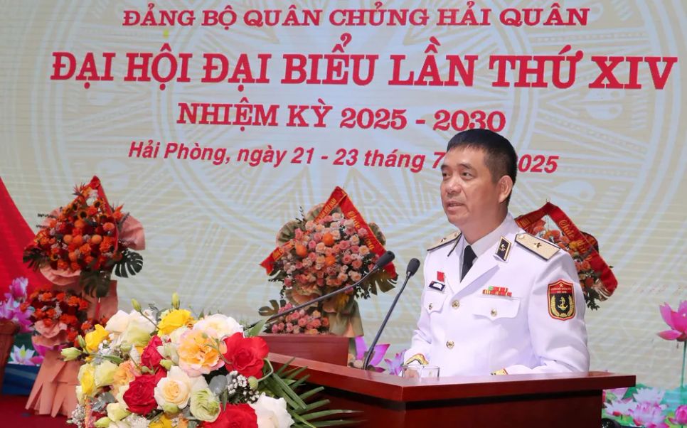 Thiếu tướng Nguyễn An Phong, Bí thư Đảng ủy Quân chủng Hải quân trình bày dự thảo báo cáo chính trị tại Đại hội Đảng bộ Quân chủng lần thứ XIV Thiếu tướng Nguyễn An Phong, Bí thư Đảng ủy Quân chủng Hải quân trình bày dự thảo báo cáo chính trị tại Đại hội Đảng bộ Quân chủng lần thứ XIV