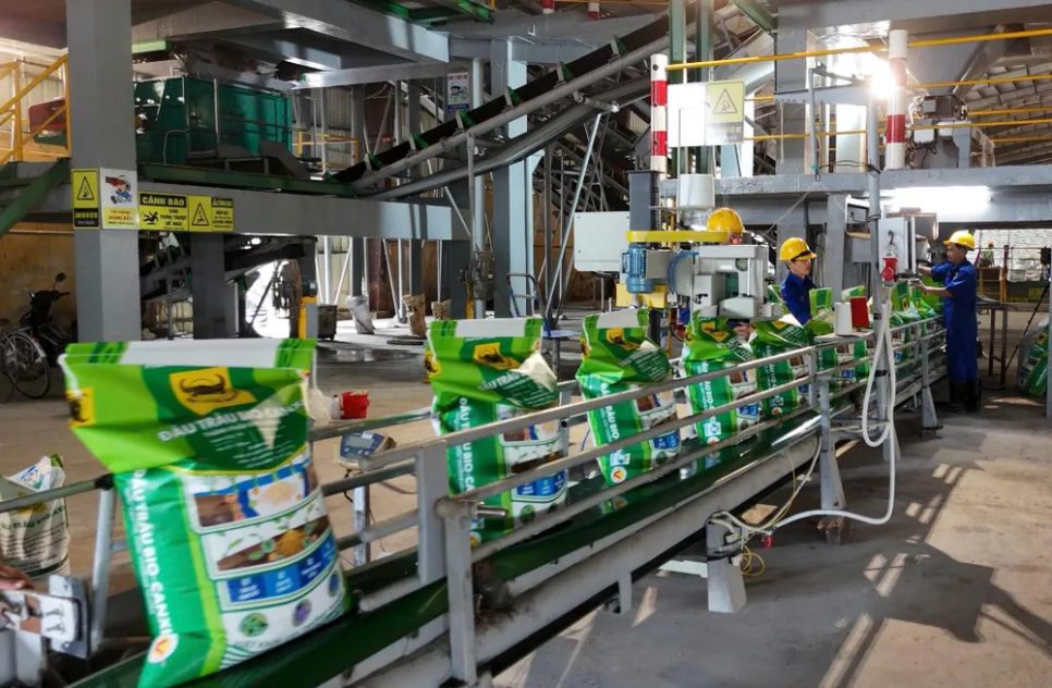 Dây chuyền sản xuất phân bón Đầu Trâu Bio-Canxi của Công ty CP Phân bón Bình Điền. Dây chuyền sản xuất phân bón Đầu Trâu Bio-Canxi của Công ty CP Phân bón Bình Điền.