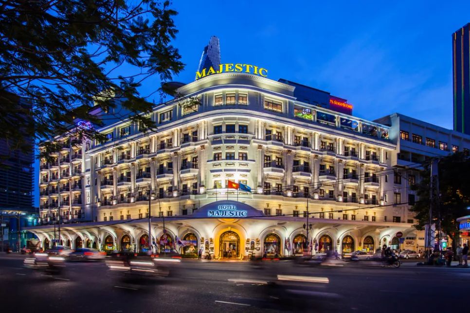Majestic Sài Gòn, một trong hàng chục khách sạn của Saigontourist Group. Năm 2025 Majestic kỷ niệm 90 năm ngày thành lập Majestic Sài Gòn, một trong hàng chục khách sạn của Saigontourist Group. Năm 2025 Majestic kỷ niệm 90 năm ngày thành lập