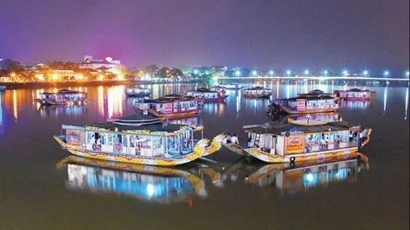 Ca Huế bên sông Sài Gòn Ca Huế bên sông Sài Gòn