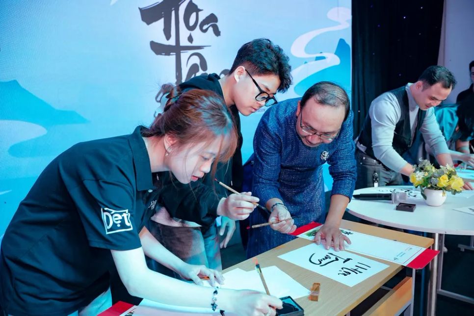 “Họa tâm” - thư pháp làm cầu nối tâm hồn và di sản “Họa tâm” - thư pháp làm cầu nối tâm hồn và di sản