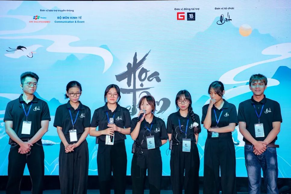 <i>Các bạn sinh viên chia sẻ về ý nghĩa khi thực hiện chương trình Họa tâm</i> <i>Các bạn sinh viên chia sẻ về ý nghĩa khi thực hiện chương trình Họa tâm</i>