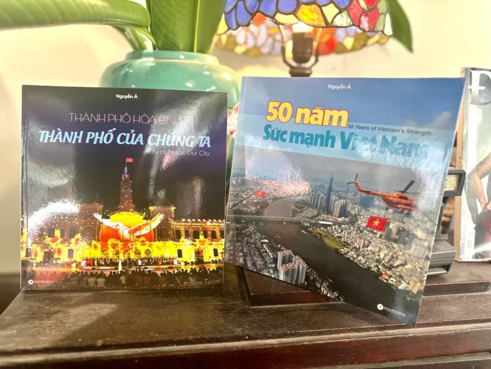 Hai tập sách ảnh vừa ra mắt của NSNA Nguyễn Á