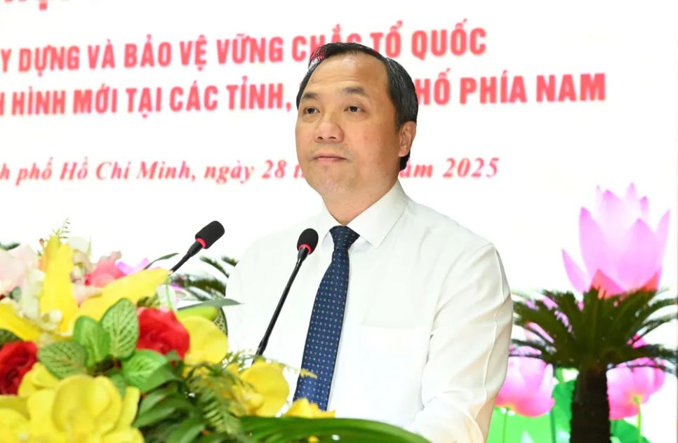 Đồng chí Hoàng Trung Dũng phát biểu kết luận hội thảo. Ảnh: VIỆT DŨNG Đồng chí Hoàng Trung Dũng phát biểu kết luận hội thảo. Ảnh: VIỆT DŨNG