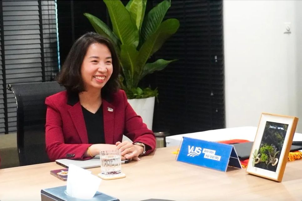 Bà Lê Quang Thục Quỳnh, Tổng Giám đốc Hệ thống Anh văn Hội Việt Mỹ VUS chia sẻ tại sự kiện Bà Lê Quang Thục Quỳnh, Tổng Giám đốc Hệ thống Anh văn Hội Việt Mỹ VUS chia sẻ tại sự kiện