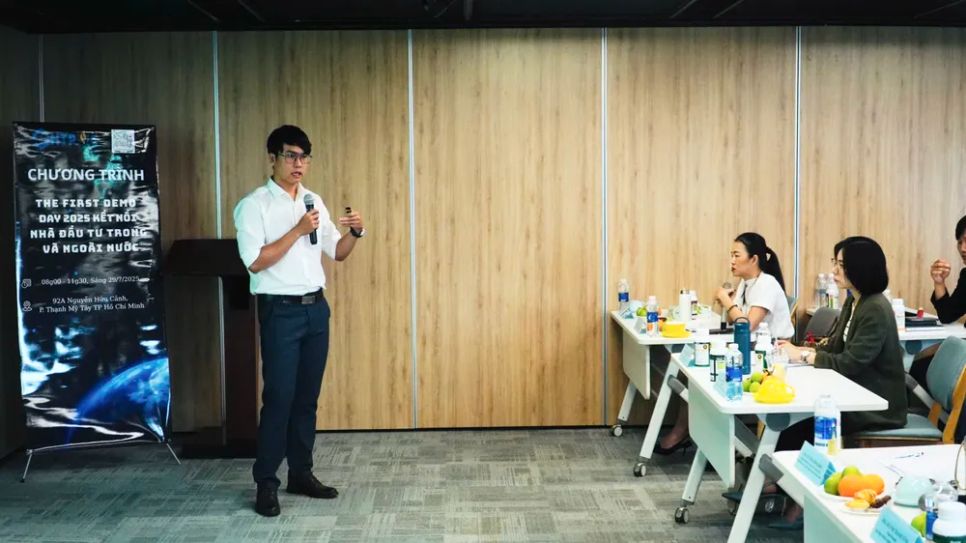 Đại diện các dự án trình bày mô hình đến nhà đầu tư. Ảnh: THIÊN PHÁT Đại diện các dự án trình bày mô hình đến nhà đầu tư. Ảnh: THIÊN PHÁT