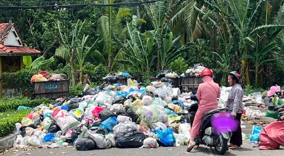 Rác đổ đống tại phường An Hội, tỉnh Vĩnh Long Rác đổ đống tại phường An Hội, tỉnh Vĩnh Long