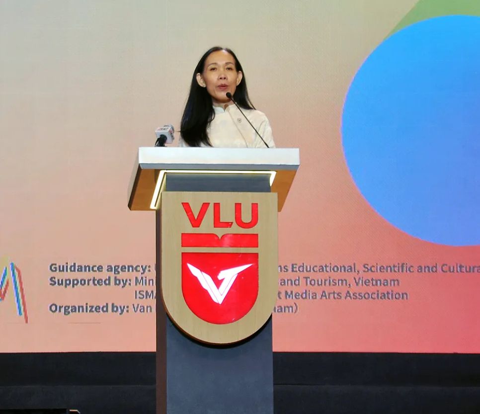 PGS-TS Trần Thị Mỹ Diệu, Hiệu trưởng Trường Đại học Văn Lang phát biểu tại đêm trao giải