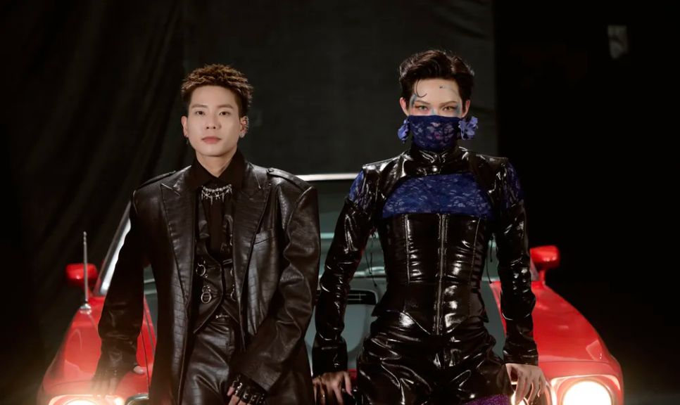 Quân A.P kết hợp Pháp Kiều trong “Falling with you” Quân A.P kết hợp Pháp Kiều trong “Falling with you”