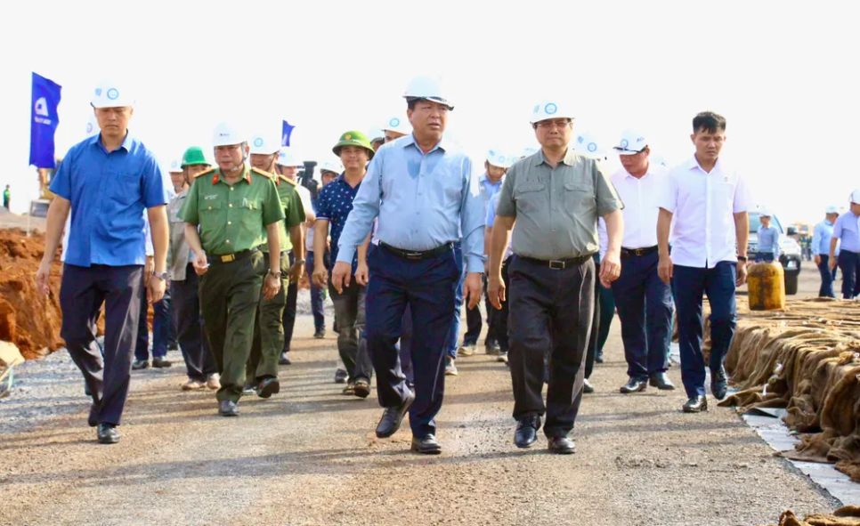 Tại buổi thị sát, Thủ tướng Phạm Minh Chính đã đến kiểm tra tiến độ đường cất hạ cánh số 2 và nhà ga sân bay Long Thành Tại buổi thị sát, Thủ tướng Phạm Minh Chính đã đến kiểm tra tiến độ đường cất hạ cánh số 2 và nhà ga sân bay Long Thành