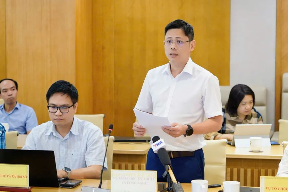 Ông Hoàng Anh Tú trao đổi với báo chí tại họp báo