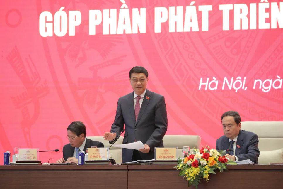 Phó Chủ tịch Quốc hội Vũ Hồng Thanh điều hành phiên thảo luận. Ảnh: HỒ LONG Phó Chủ tịch Quốc hội Vũ Hồng Thanh điều hành phiên thảo luận. Ảnh: HỒ LONG