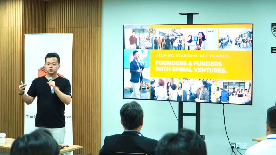 Ông Edward Lim, Country Manager Block71 Việt Nam chia sẻ về mô hình vườm ươm khởi nghiệp Block71. Ảnh: THIÊN PHÁT