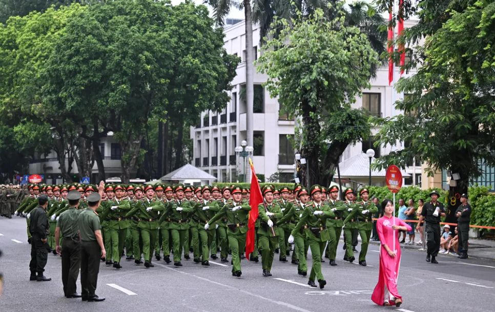 Khối công an xã tham gia diễu hành, đây là lực lượng nòng cốt ở cơ sở, luôn đảm bảo và xử lý các vấn đề an ninh trật tự ở cơ sở, là lực lượng gần dân, luôn hỗ trợ, giúp đỡ nhân dân