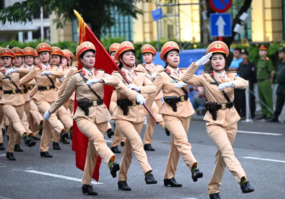 Khối nữ cảnh sát giao thông Công an TP Hà Nội