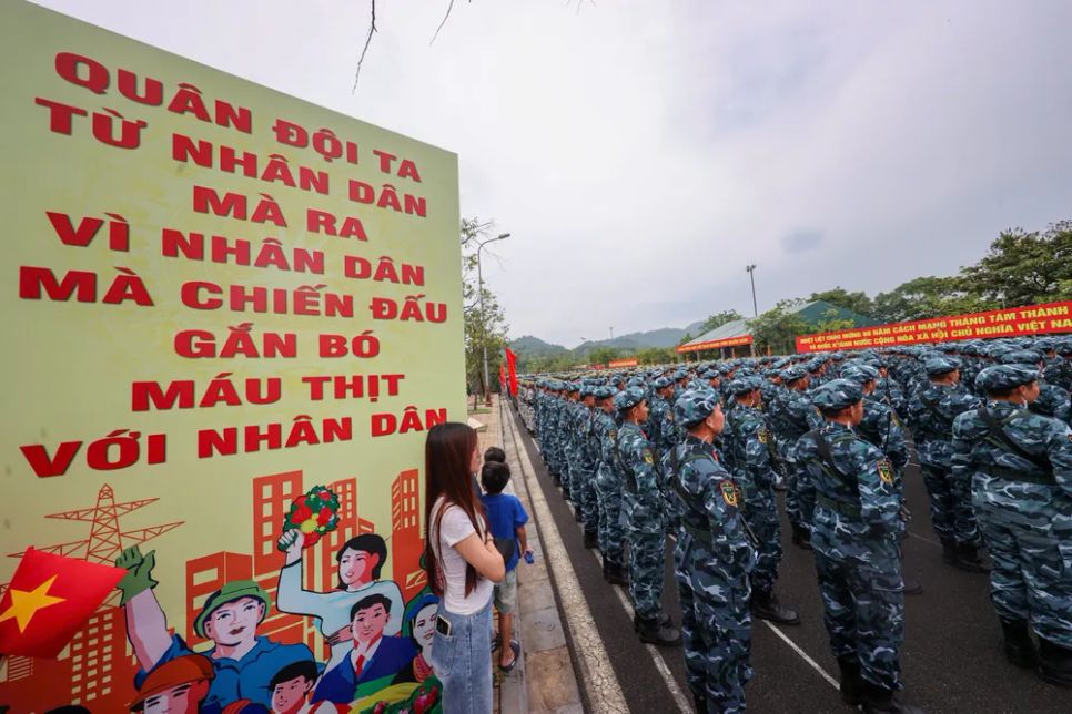 Lãnh đạo Tổng cục Chính trị kiểm tra, động viên các lực lượng luyện tập tham gia diễu binh, diễu hành Lãnh đạo Tổng cục Chính trị kiểm tra, động viên các lực lượng luyện tập tham gia diễu binh, diễu hành