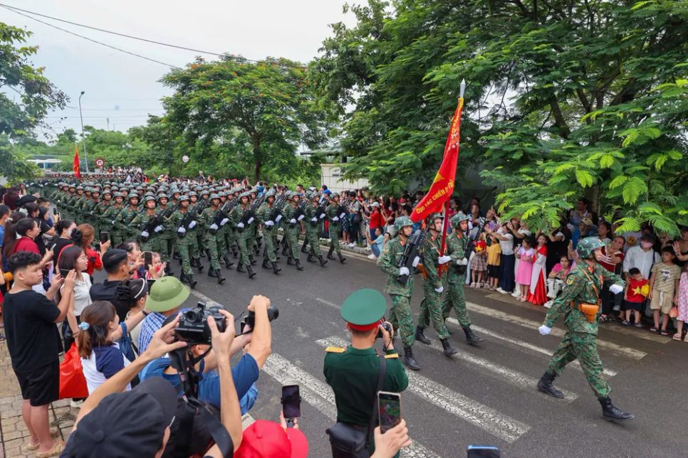 Lãnh đạo Tổng cục Chính trị kiểm tra, động viên các lực lượng luyện tập tham gia diễu binh, diễu hành Lãnh đạo Tổng cục Chính trị kiểm tra, động viên các lực lượng luyện tập tham gia diễu binh, diễu hành