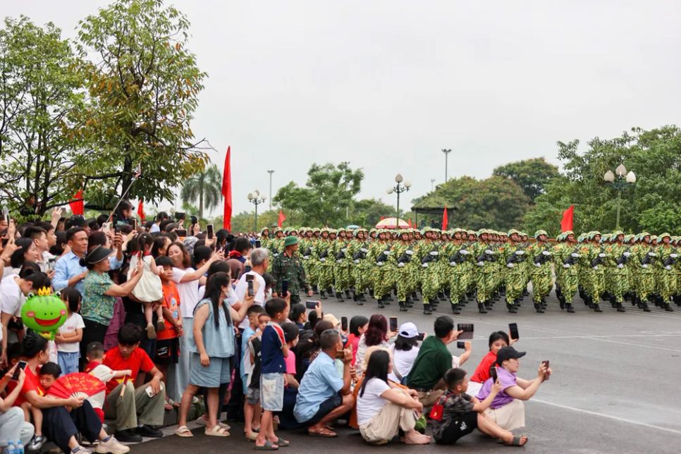 Lãnh đạo Tổng cục Chính trị kiểm tra, động viên các lực lượng luyện tập tham gia diễu binh, diễu hành Lãnh đạo Tổng cục Chính trị kiểm tra, động viên các lực lượng luyện tập tham gia diễu binh, diễu hành