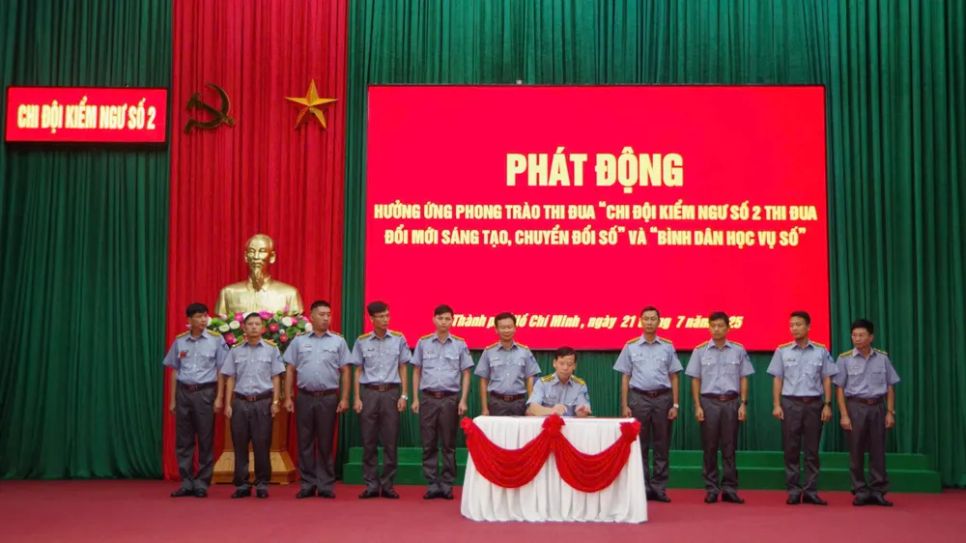 Chi đội Kiểm ngư số 2 phát động PTTĐ đổi mới sáng tạo, chuyển đổi số và Bình dân học vụ số. Ảnh: NGỌC CHUNG Chi đội Kiểm ngư số 2 phát động PTTĐ đổi mới sáng tạo, chuyển đổi số và Bình dân học vụ số. Ảnh: NGỌC CHUNG