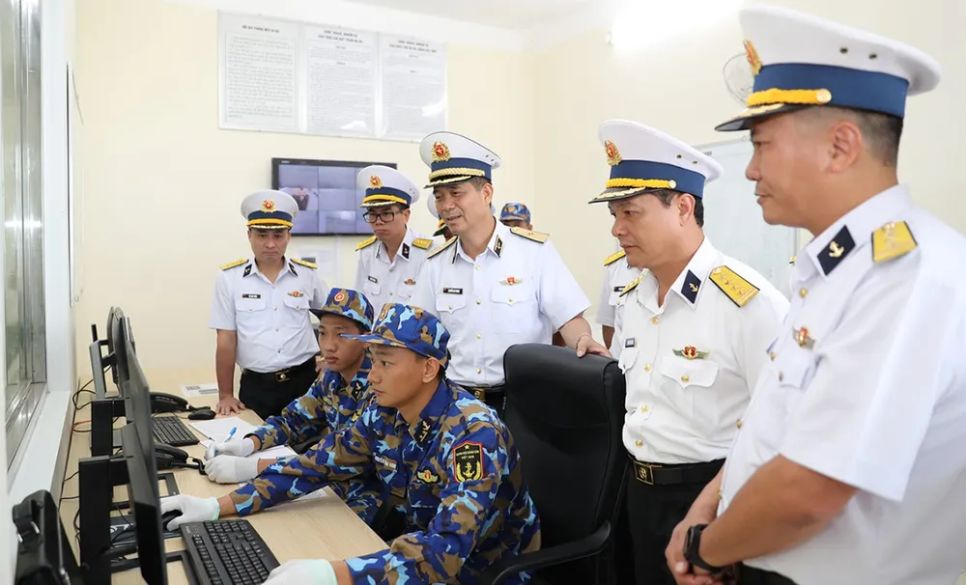 Đoàn công tác kiểm tra công tác trực canh quan sát mục tiêu ở các trạm ra đa Đoàn công tác kiểm tra công tác trực canh quan sát mục tiêu ở các trạm ra đa