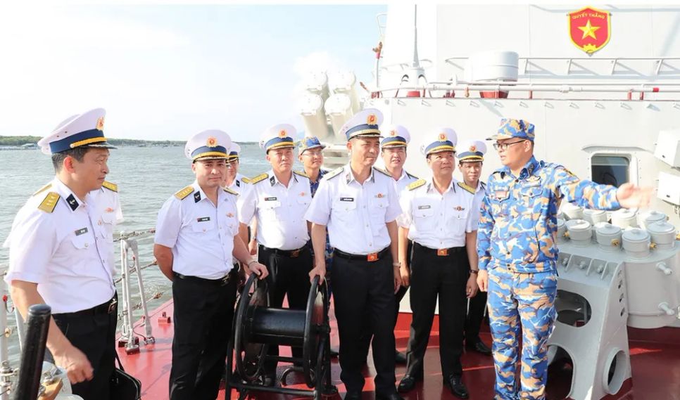 Thủ trưởng Bộ Tư lệnh Quân chủng và các cơ quan chức năng thăm, kiểm tra các tàu của Lữ đoàn 167 Thủ trưởng Bộ Tư lệnh Quân chủng và các cơ quan chức năng thăm, kiểm tra các tàu của Lữ đoàn 167