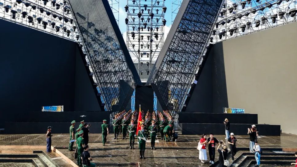 Tái hiện hình ảnh duyệt binh trên Quảng trường Đỏ tại concert Quốc gia 