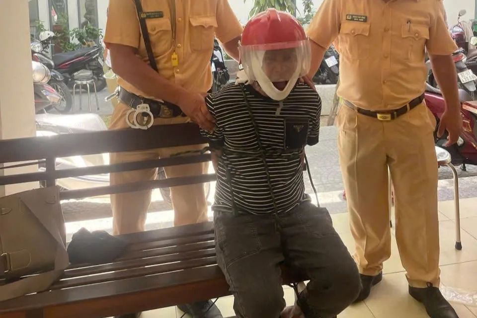 Đối tượng T.N.H.T. có biểu hiện ngáo đá. Ảnh: CACC Đối tượng T.N.H.T. có biểu hiện ngáo đá. Ảnh: CACC