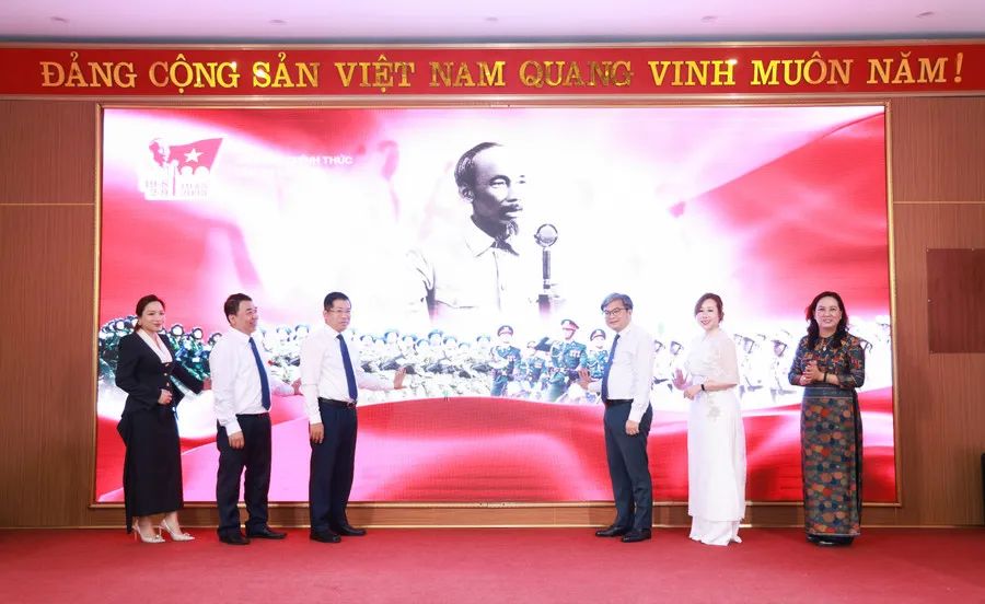 Ra mắt ứng dụng 