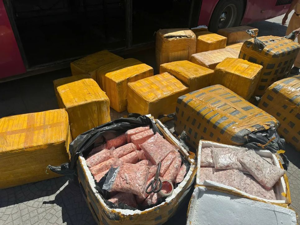 Xe khách chở gần 1 tấn sụn chân gà hôi thối không rõ nguồn gốc Xe khách chở gần 1 tấn sụn chân gà hôi thối không rõ nguồn gốc