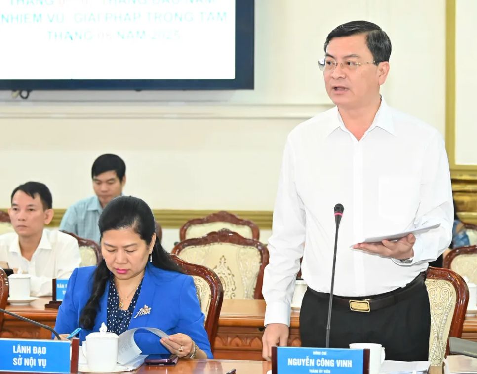 Giám đốc Sở Tài chính Nguyễn Công Vinh báo cáo. Ảnh: VIỆT DŨNG Giám đốc Sở Tài chính Nguyễn Công Vinh báo cáo. Ảnh: VIỆT DŨNG