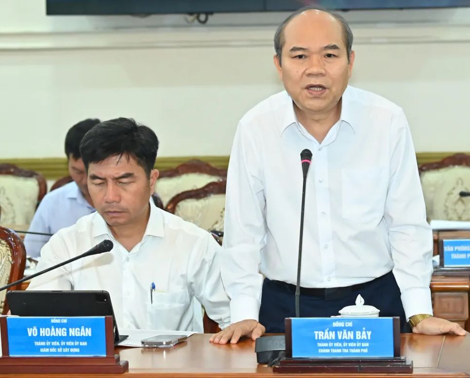 Chánh Thanh tra TPHCM Trần Văn Bảy thảo luận. Ảnh: VIỆT DŨNG Chánh Thanh tra TPHCM Trần Văn Bảy thảo luận. Ảnh: VIỆT DŨNG
