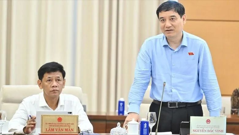 Chủ nhiệm Ủy ban Văn hóa và Xã hội Nguyễn Đắc Vinh phát biểu tại phiên họp Chủ nhiệm Ủy ban Văn hóa và Xã hội Nguyễn Đắc Vinh phát biểu tại phiên họp