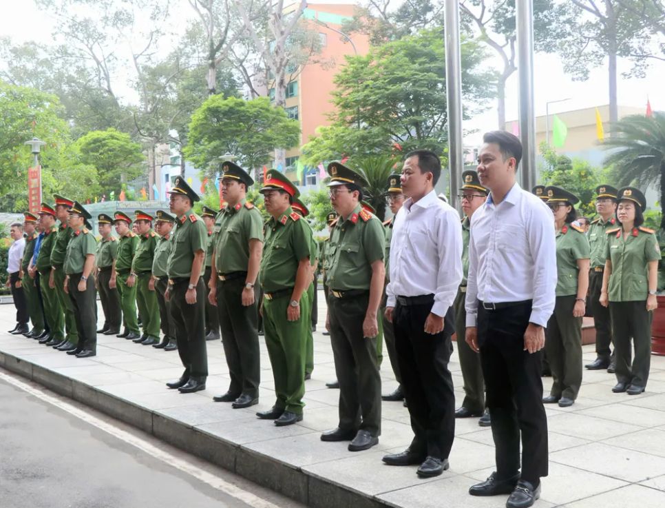 Đại biểu dự lễ khai mạc triển lãm Đại biểu dự lễ khai mạc triển lãm